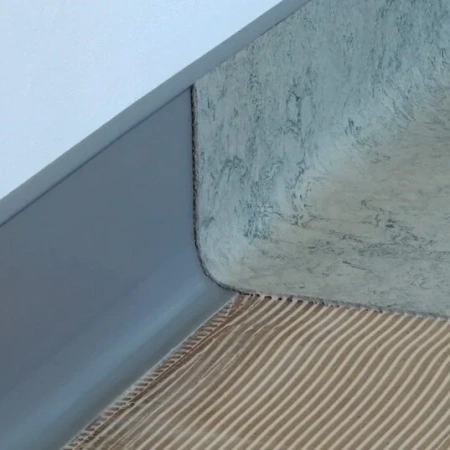 Фото Плинтус Bonkeel Серый (Коннелюрный для линолеума) 