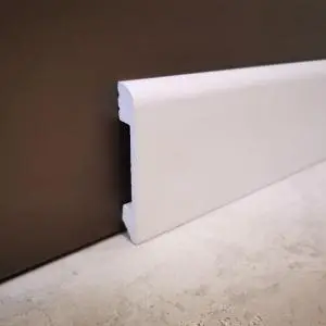 pre_plintus-solid-napolnyy-udaroprochnyy-belyy-uhd0580_
