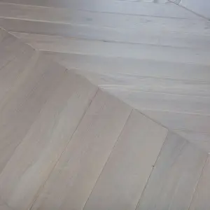 Инженерная доска Lab Arte Chevron 600/510х90х14 Дуб Селект Concrete лак 1S 