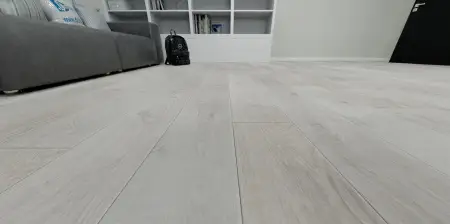 Ламинат Tarkett Estetica Дуб натур белый на полу