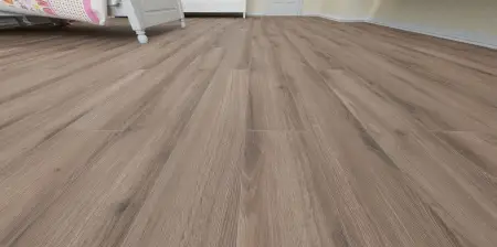 Ламинат Tarkett Pilot 504418018 Дулиттл на полу